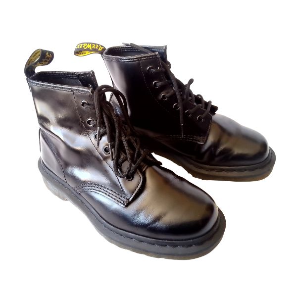 101 6 Hole Mono Black Smooth Leather | 5 UK