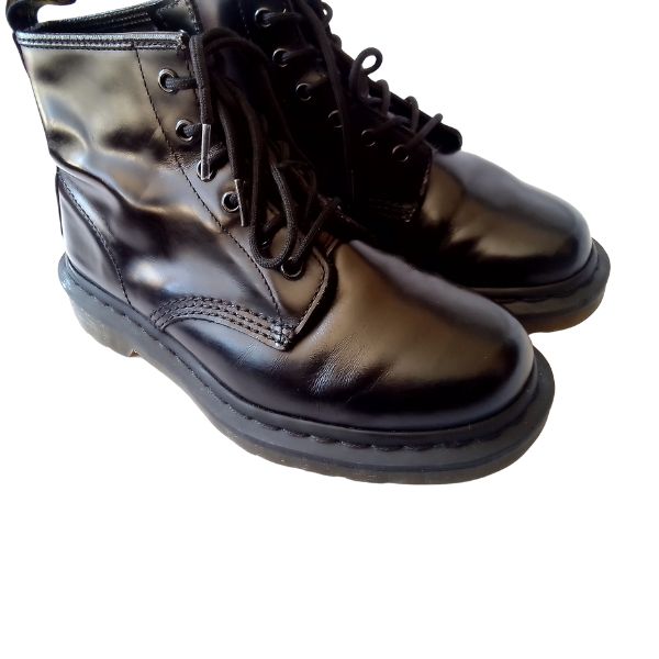 101 6 Hole Mono Black Smooth Leather | 5 UK