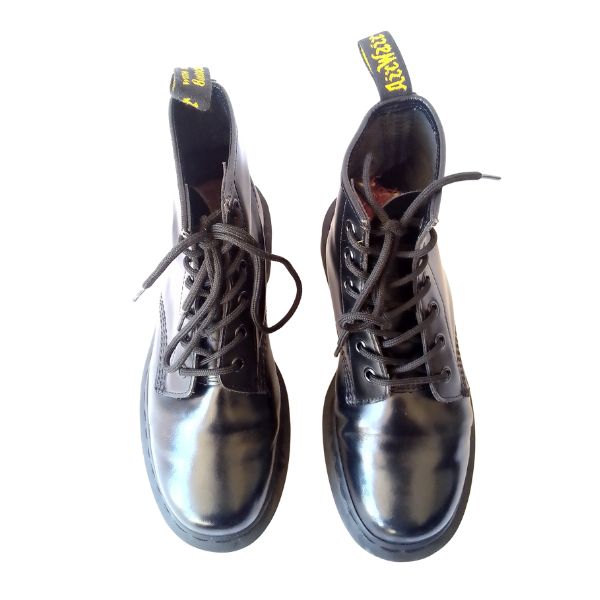 101 6 Hole Mono Black Smooth Leather | 5 UK