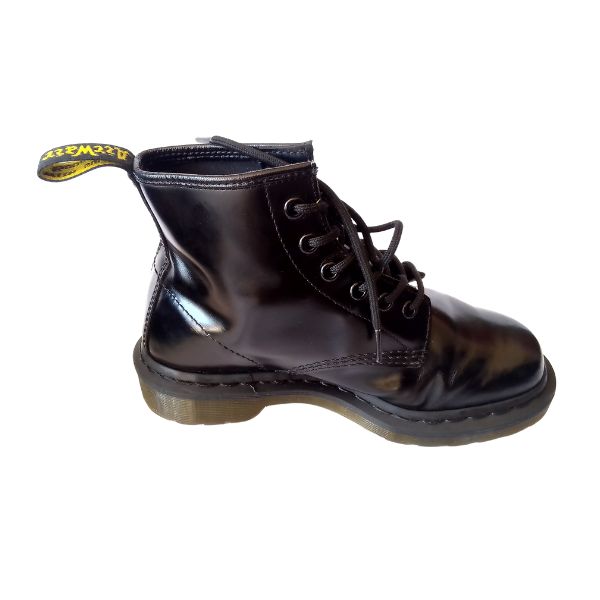 101 6 Hole Mono Black Smooth Leather | 5 UK